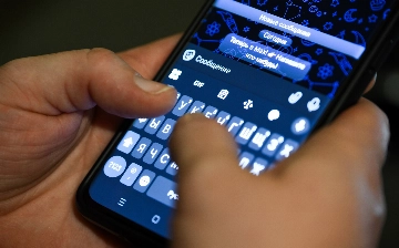 В России предложили обязать мигрантов устанавливать мессенджер Мax