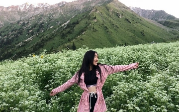 Казахстанская певица Енлие Курарбек выпустила трек, ставший вирусным