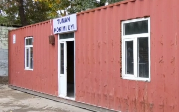 После критики президента: в Намангане районный хоким переселился в контейнер 