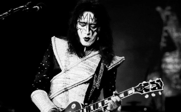 Умер гитарист и сооснователь группы Kiss Пол «Эйс» Фрейли