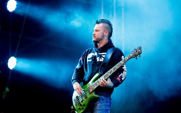 Скончался бас-гитарист и сооснователь Limp Bizkit Сэм Риверс