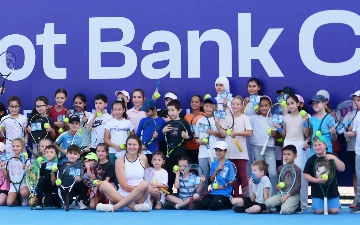 Динара Сафина провела мастер-класс для юных теннисистов в Ташкенте