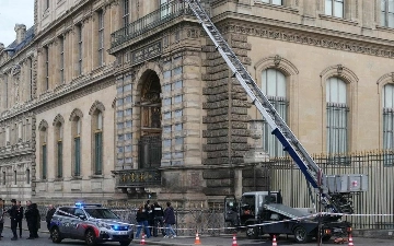 Во Франции арестовали подозреваемых в ограблении Лувра