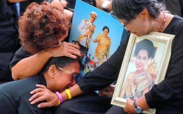 Таиланд попросил туристов избегать яркой одежды из-за траура по королеве-матери Сирикит