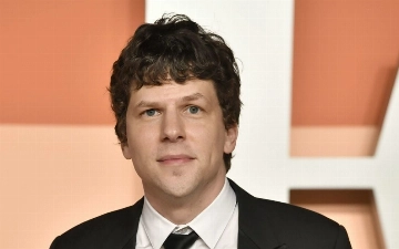 Звезда «Иллюзии обмана» Джесси Айзенберг пожертвует почку незнакомцу