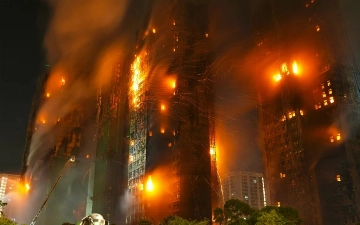 Число погибших при пожаре в Гонконге превысило 40