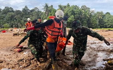 Число жертв наводнений в Индонезии превысило 700