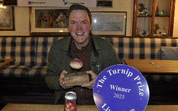 Британскую антипремию «Репа» вручили за смятую банку пива