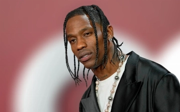 Трэвис Скотт появился в рекламном ролике эпической «Одиссеи» Кристофера Нолана