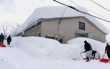 Число жертв снегопадов в Японии приблизилось к 40