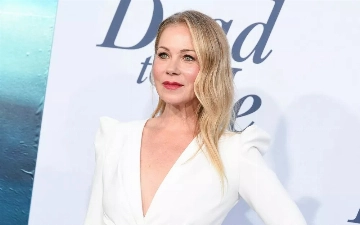 Кристина Эпплгейт почти не встает с постели