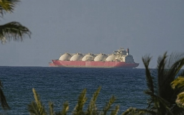 Иран спустя сутки заблокировал Ормузский пролив