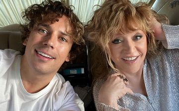 «Внучок и бабуля»: в сети появилось фото Пугачевой до пластики 