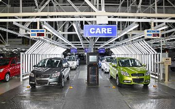 Производство легковых машин выросло, а вот грузовиков и автобусов — упало (статистика)