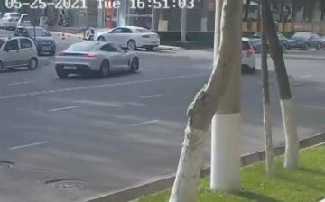 Проезжавший по ташкентским дорогам по встречке Porsche не справился с управлением и вылетел с дороги