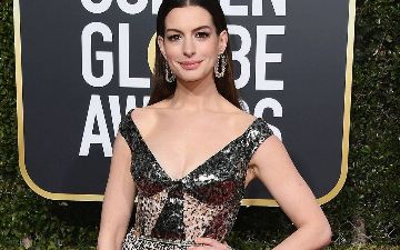 Энн Хэтэуэй не узнать в образе Нейтири из «Аватара» — видео