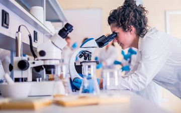 В России было одобрено исследование комбинации вакцин «Спутник Лайт» и AstraZeneca