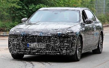 Технологически прорывная модель: BMW 7-Series получит новые бензиновые двигатели