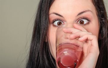 Назван неочевидный симптом рака — икота