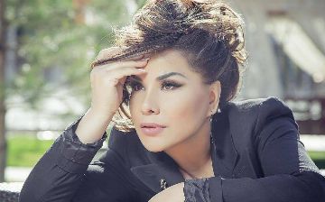 Юлдуз Усманова вручила ключи от машины жениху во время свадьбы в Каракалпакстане - видео