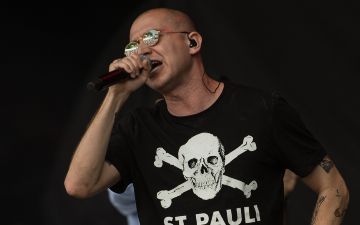 Оксимирон впервые за 6 лет выпустил свой первый альбом, который набрал уже больше миллиона прослушиваний