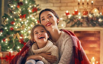 Психолог рассказала о неправильных пищевых привычках, которые родители закрепляют у своих детей во время празднования Нового года