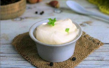 Диетолог рассказала, что майонез на самом деле невредный