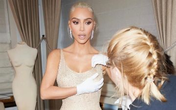 В музее заявили, что Ким Кардашьян не портила платье Мэрилин Монро