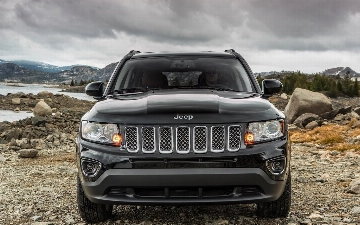 Jeep отзовет свои автомобили из-за тусклых дисплеев в салоне