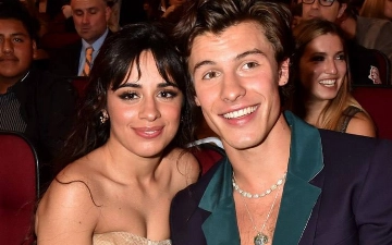 «Снова вместе»: Шона Мендеса и Камилу Кабейо засняли во время поцелуя