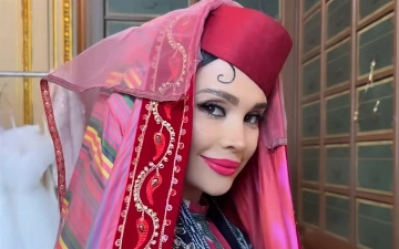 Паризода станцевала на Неделе моды в Париже