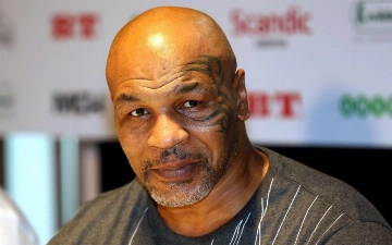 Боксер Майк Тайсон прилетел в Ташкент