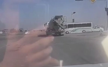 Появилось видео ДТП в Бухаре, в результате которого погиб школьник