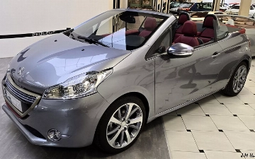 В сети показали уникальный кабриолет Peugeot 208