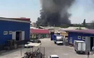 В Ташкенте загорелся мебельный цех