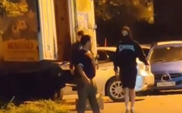 В России молодые парни избили и оскорбили трудовых мигрантов из Узбекистана