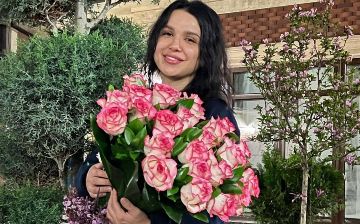 Певица Нилюфар Усманова, скрываясь от поклонников, прогулялась по ночному городу – видео