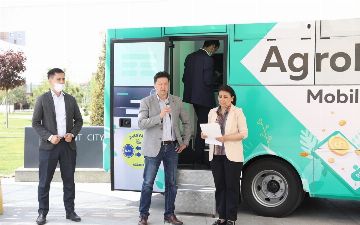 «Мы планируем использовать мобильный филиал для улучшения доступности банковских услуг в местах, где обычный филиал банка будет заранее убыточен» – маркетинг-стратег «Агробанка» о запуске мобильных офисов 