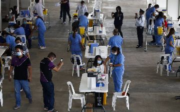 Как вакцинация возвращает мир к жизни без ограничений