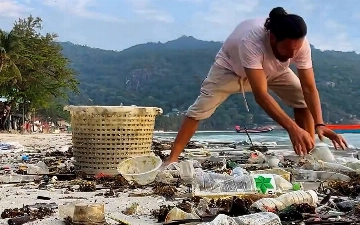 DJ Piligrim лично расчистил берег океана в Таиланде от мусора