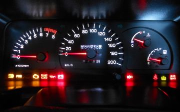 Почему, из-за чего и когда спидометр может вас обмануть?