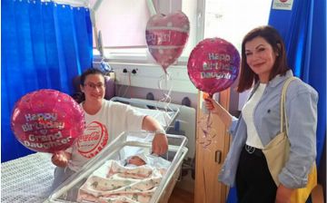 В Англии девочка родилась в один день с матерью и бабушкой