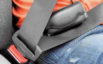 Как оперативно перевернуть пряжку ремня безопасности