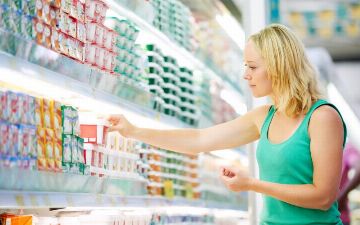 Узнайте, в чем вред обезжиренных продуктов: диетолог из России порекомендовала не включать их в рацион