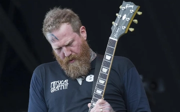 Бывший гитарист Mastodon Брент Хиндс погиб в ДТП