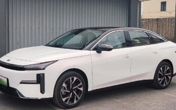 Интерьер седана Geely Galaxy L6 рассекретили до премьеры