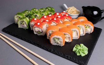 Врач рассказал, чем опасны роллы и суши для организма — в них много паразитов