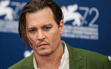 Слухи в сети: у Джонни Деппа завязался роман с его адвокатом 