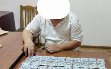 В Ургенче декана университета поймали на крупной взятке