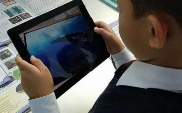Школьникам Узбекистана начнут выдавать образовательные планшеты 